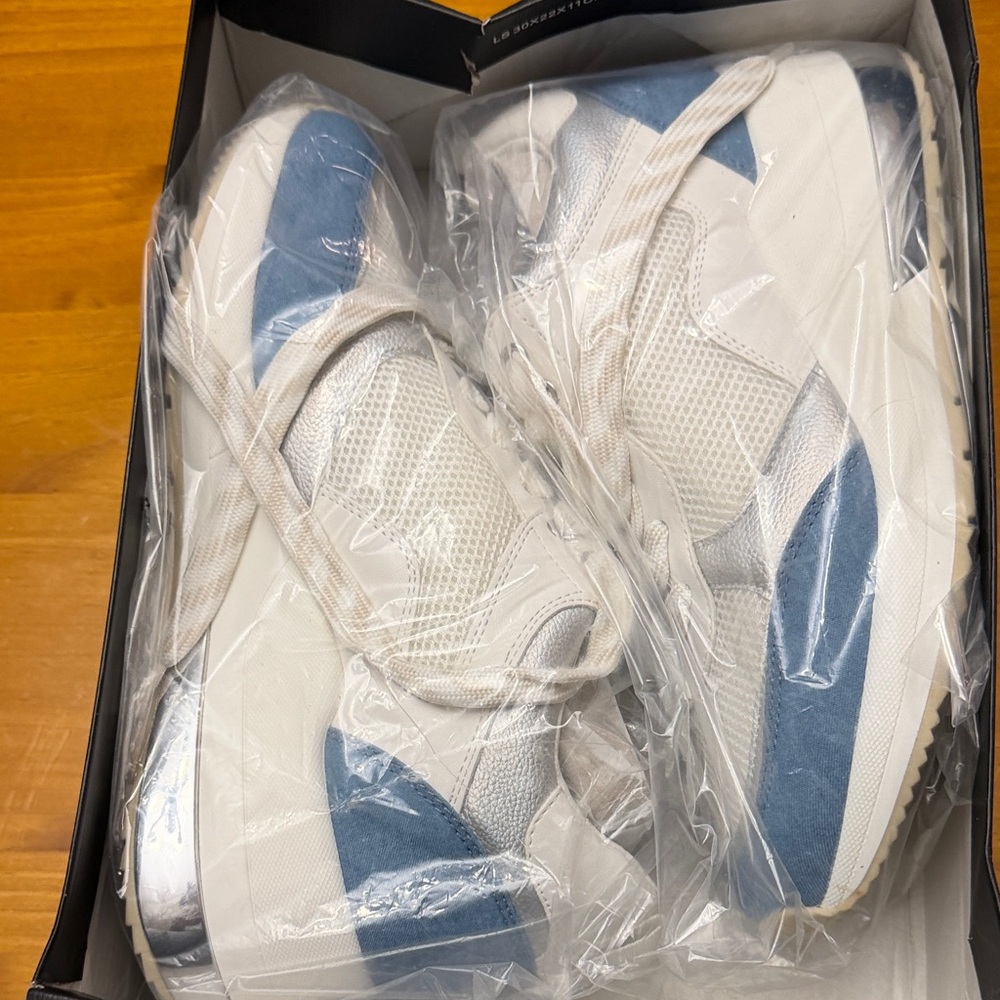 J Slides White and Light Blue Women's Fashion Sneakers 8.5M - Picture 9 of 12